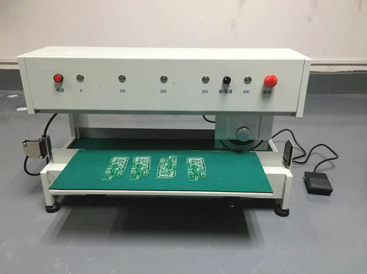 Machine voor het snijden van PCB's met een guillotine van type V voor het splitsen van circuitborden